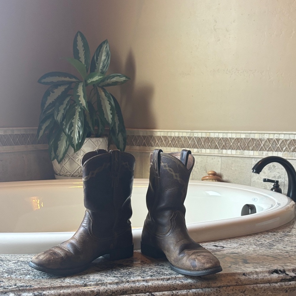 Ariat
